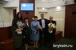 Александр Брыксин получил удостоверение и нагрудной знак сенатора РФ